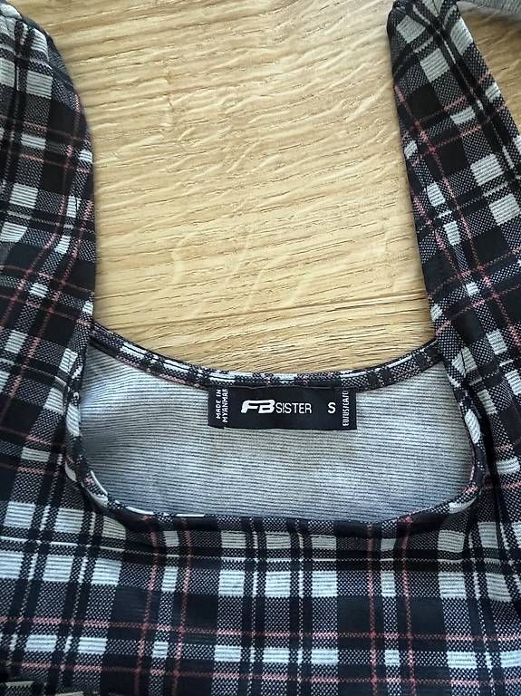 Vestiti: Mini Dress Grösse S – Usato da Brittnau venduto da _livia_n_ 1