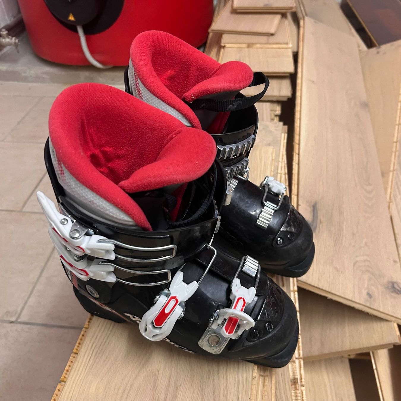 Scarpe per ragazzi: Nordica Skischuh Kinder 250mm – Usato da Hägendorf venduto da olg_776w