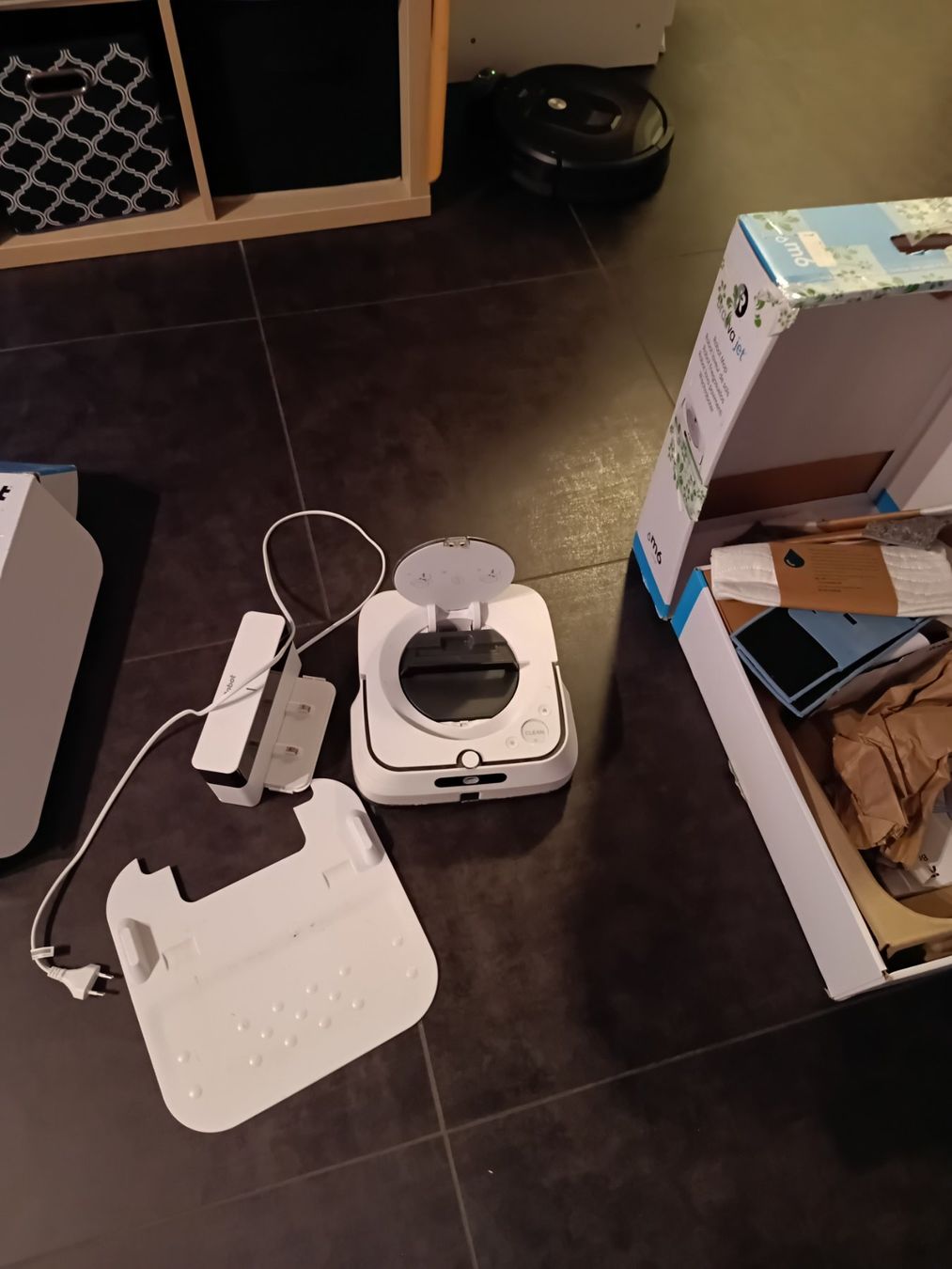 Irobot Aspirateurs & Accessoires: irobot braava jet m6 – Défectueux à Bertschikon (Gossau, ZH) par SJLPHI