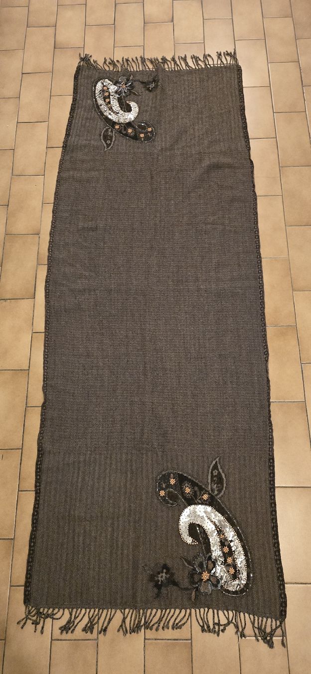 Gérard Darel Foulard & Sciarpe: écharpe 100% laine Darel Gerald – Usato da Martigny venduto da pivert03