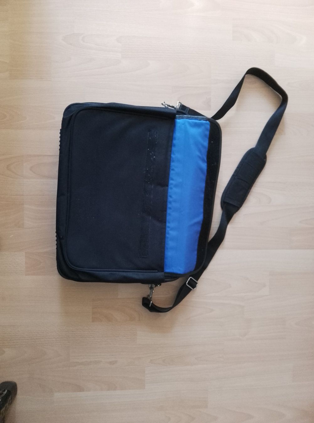 Valigie & Borse: Sacoche ordinateur noire – Usato da Dombresson venduto da sev_bsb8 2
