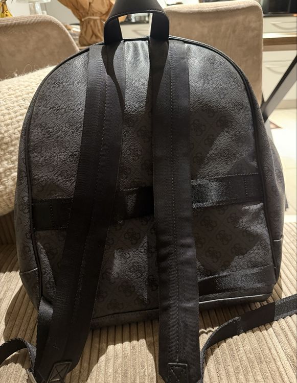 Sac à Dos Guess (D #39 occasion) à Fribourg pour CHF 130 avec livraison