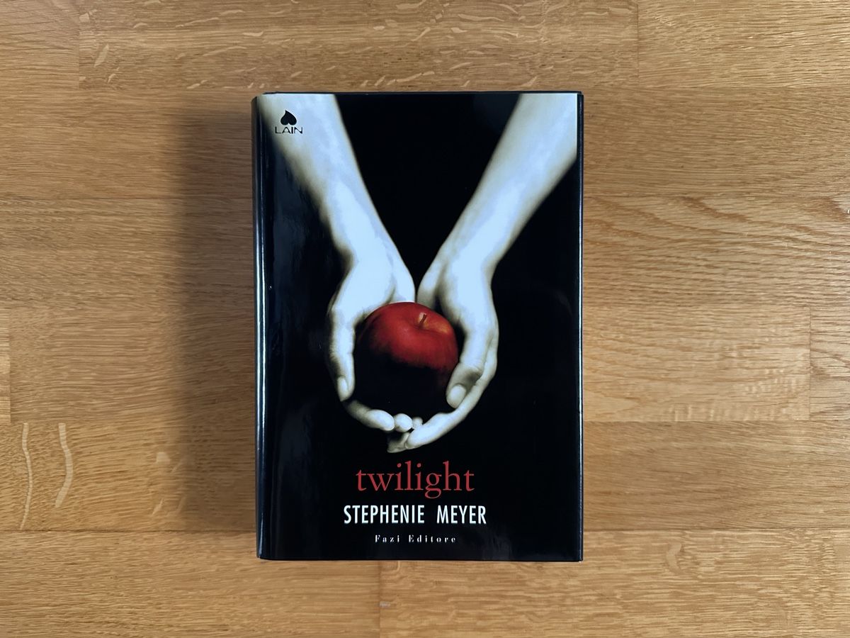 Libri: TWILIGHT SAGA COMPLETA - PRIMA EDIZIONE – Usato da Cadempino venduto da _cm