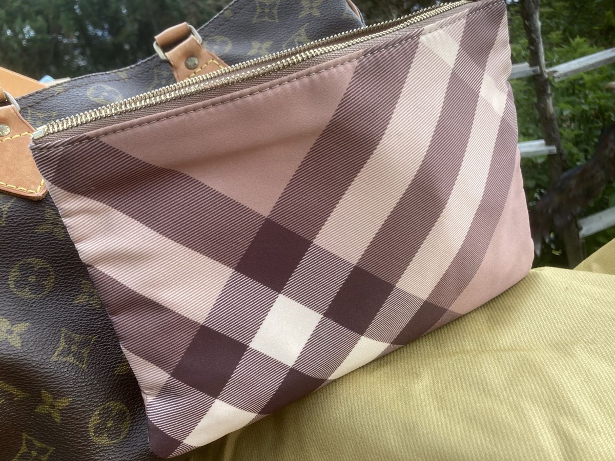 Burberry Custodie per cosmetici: Burberry Necessaire – Usato da Walterswil SO venduto da Sunshineyupi