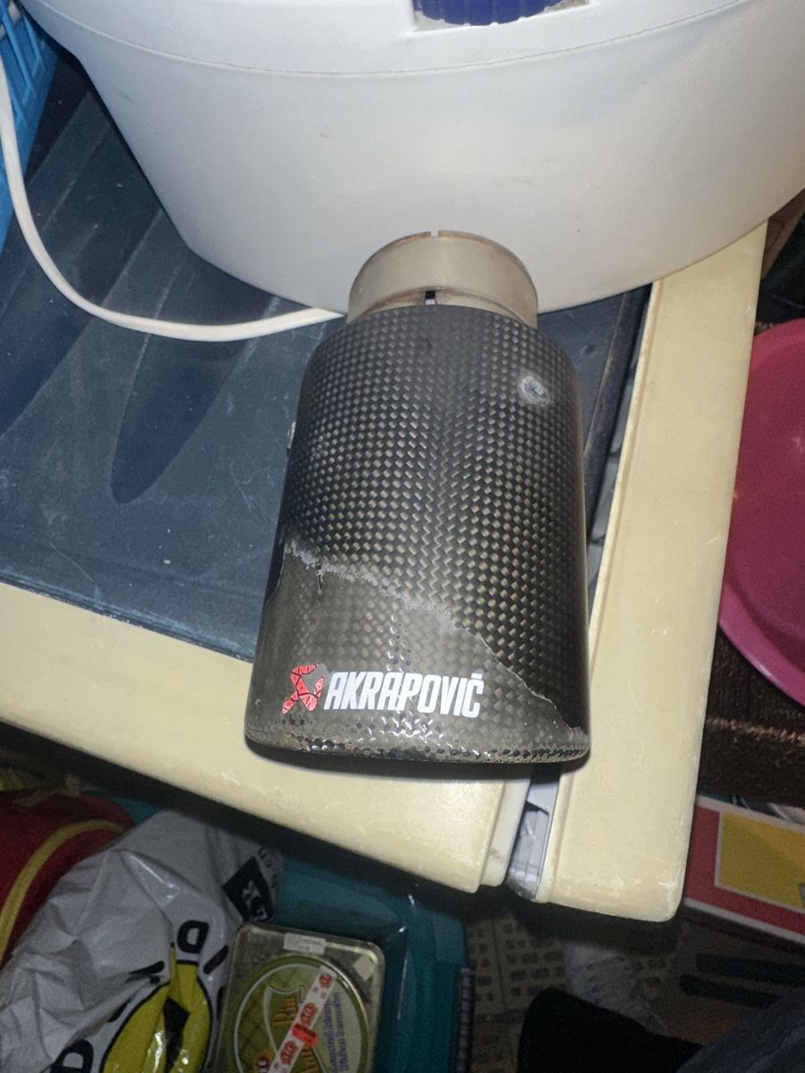 Auspuffanlagen: Akrapovic Auspuffblenden – Gebraucht aus Muri b. Bern von RealM73