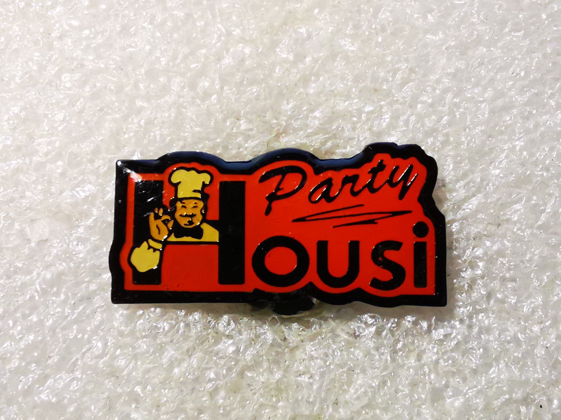 Placchette & Badge: Ansteckpin 56: Party Housi – Usato da Oppligen venduto da Pin-Fall-Shop