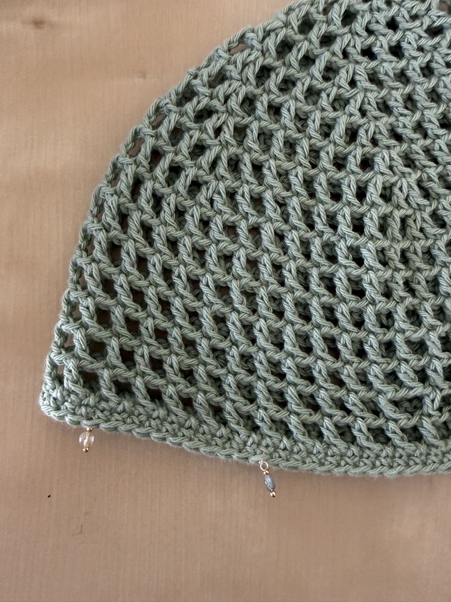 Chapeaux, bonnets & casquettes: CHAPEAU / BONNET CROCHETÉ VERT SAUGE – Neuf (Voir description) à Gland par adelaide_4 3