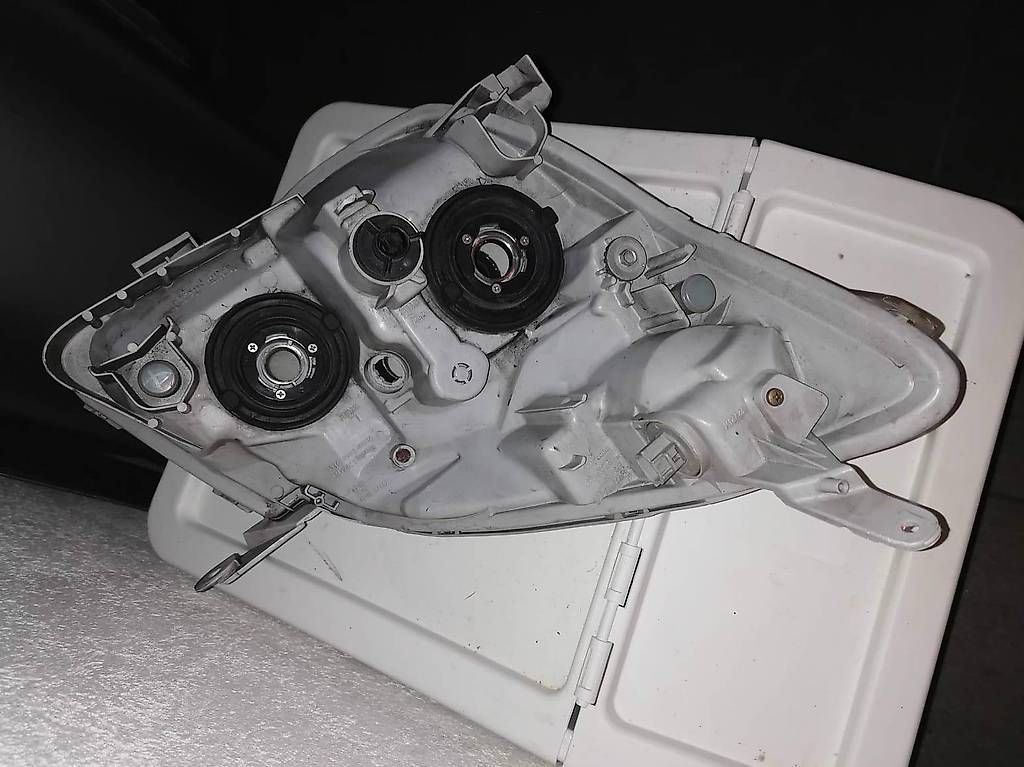 Fari: Phare Toyota Corolla Verso originale – Usato da Versegeres venduto da kista 1