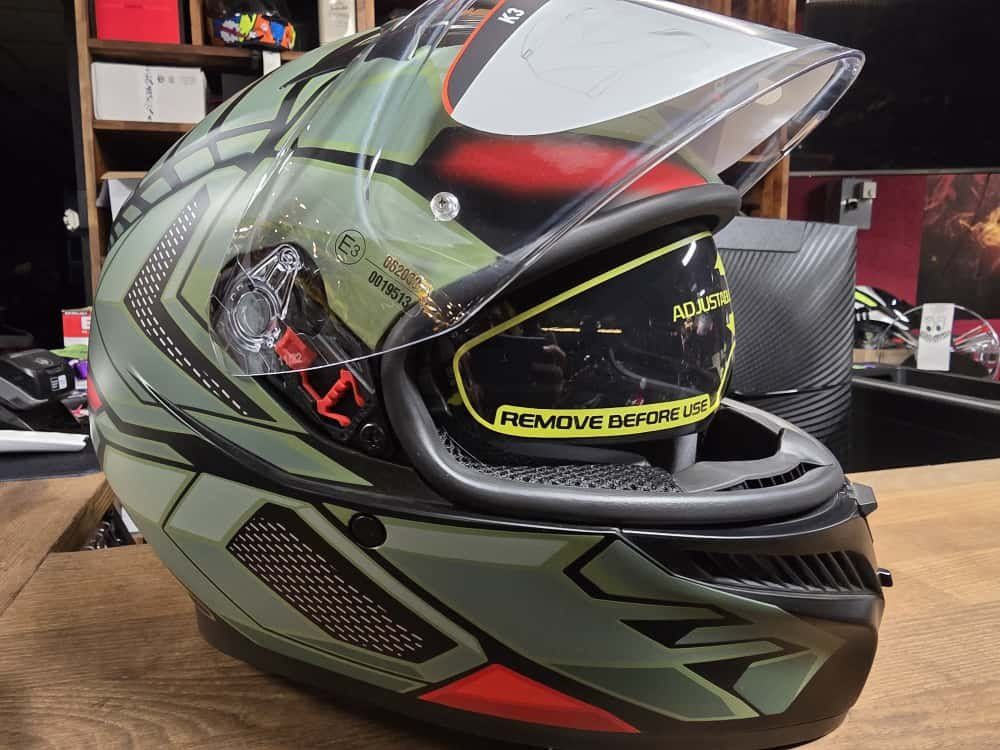 AGV Caschi & visiere: Casque AGV intégral K3Multi Decept olive vert/rouge/noir mat – Nuovo e nell'imballaggio originale da Yverdon-les-Bains venduto da MotoFactory. 8