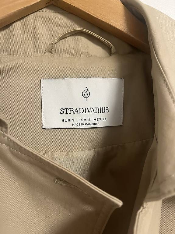 Cappotti: Trenchcoat Stradivarius – Usato da St. Gallen venduto da bli_5hp8 1