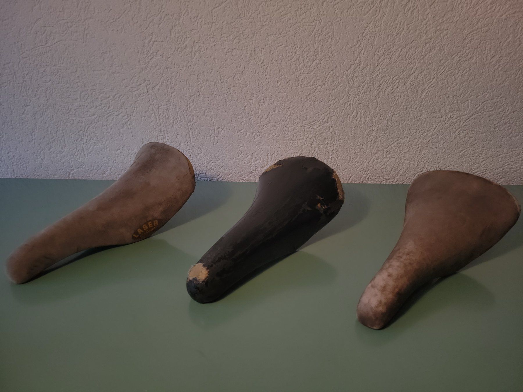 Pezzi di ricambio: Posten alte Vintage-Velosättel, diverses Konvolut – Usato da Zürich venduto da RepairandCare
