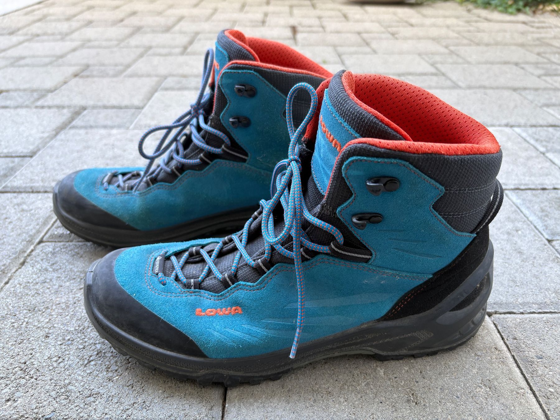 Lowa Scarpe da uomo: Wanderschuhe Lowa 42 – Usato da Weisslingen venduto da Sasetima