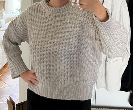 Grauer Pullover aus Wollmischung von Mango, Gr. M