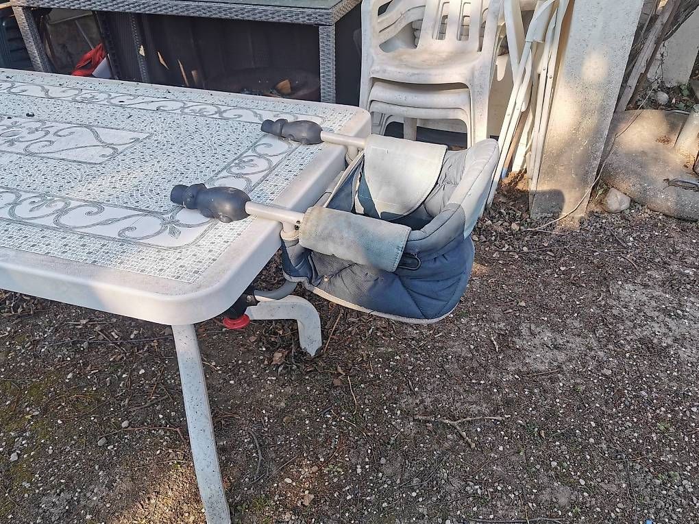 Hochstühle: Chaise de table Chicco – Gebraucht aus Préverenges von Fbosset