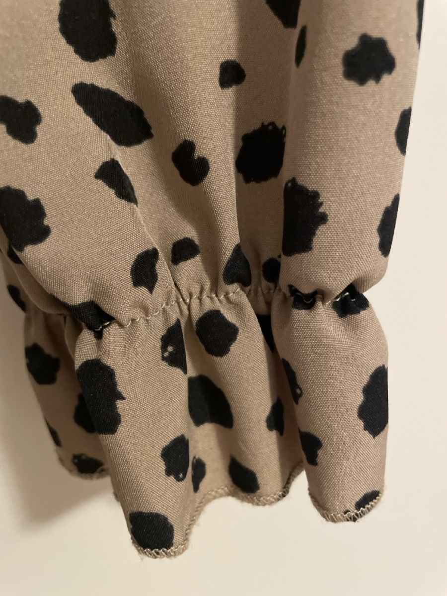 Kleider: Neues Kleid mit Tupfenmuster, Grösse M – Neu (gemäss Beschreibung) aus Urdorf von Anassor 3