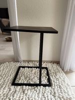 Table d'appoint en métal noir