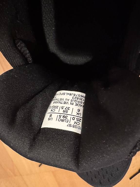 Herrenschuhe: Asics Turnschuhe Grösse 39.5 schwarz. Neu – Gebraucht aus Cham von Kaylua 2