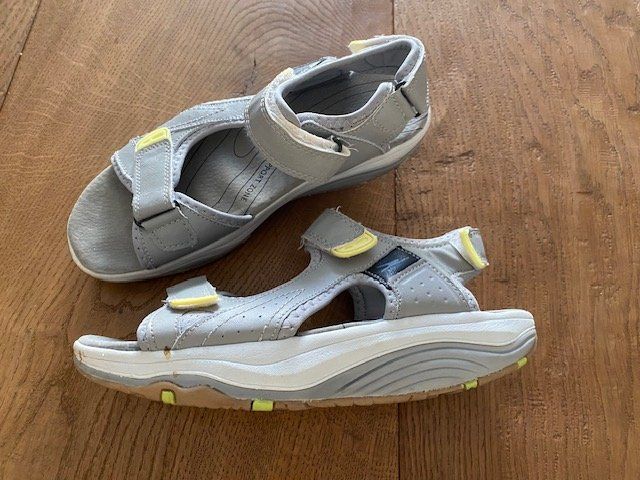Scarpe da donna: Gesundheits Sandalen Gr. 37 – Usato da Tennwil venduto da nando59 1