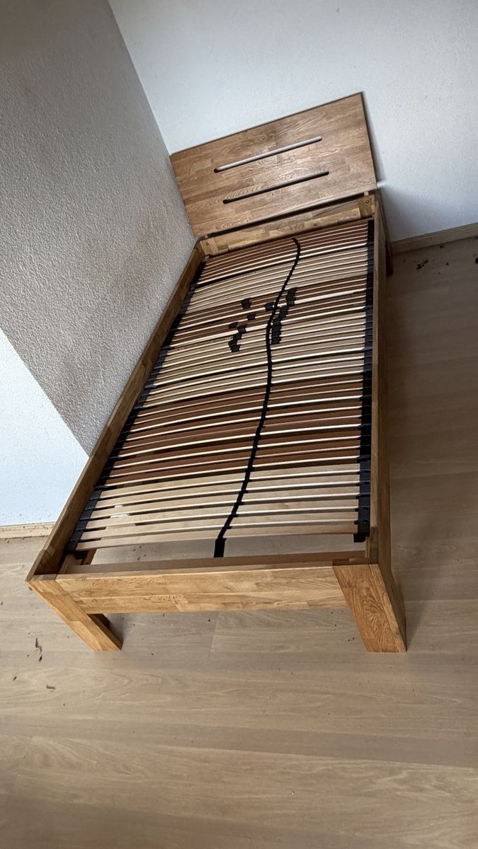 Jysk Betten: Bettgestell mit Lattenrost aus Holz  – Gebraucht aus Henggart von lau_y95q