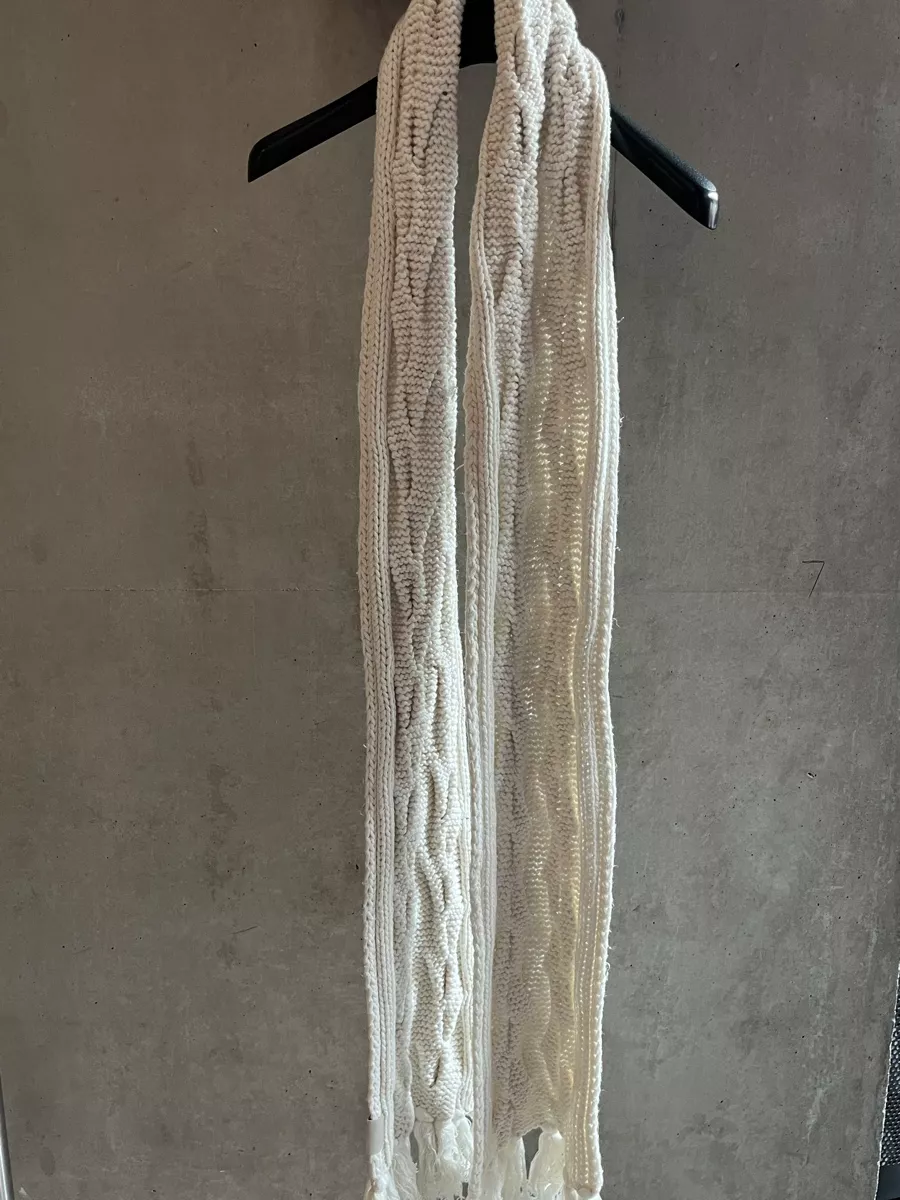 Foulard & Sciarpe: Écharpe Ugg blanche – Usato da St. Prex venduto da Nikolletta 3