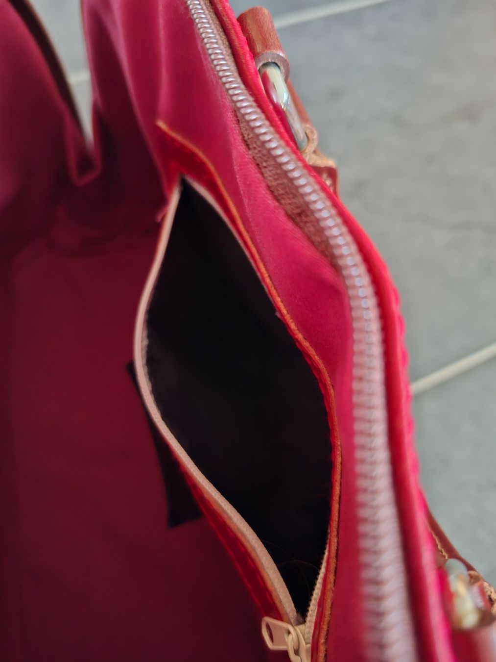 Vera Pelle Borse da donna: Schicke Ledertasche - Farbe rot – Nuovo (secondo la descrizione) da Hombrechtikon venduto da hom_jp68