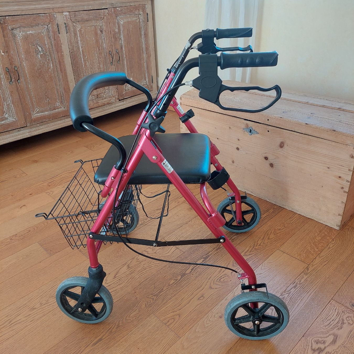 Ausili per la deambulazione: Rollator rouge pliable avec siège intégré – Usato da Payerne venduto da memich 1