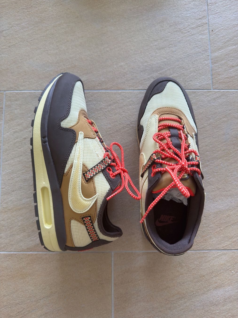 Nike Scarpe da uomo: Air Max 1 Travis Scott 9.5 US – Nuovo (secondo la descrizione) da Châtel-St-Denis venduto da Lou_Hock 2