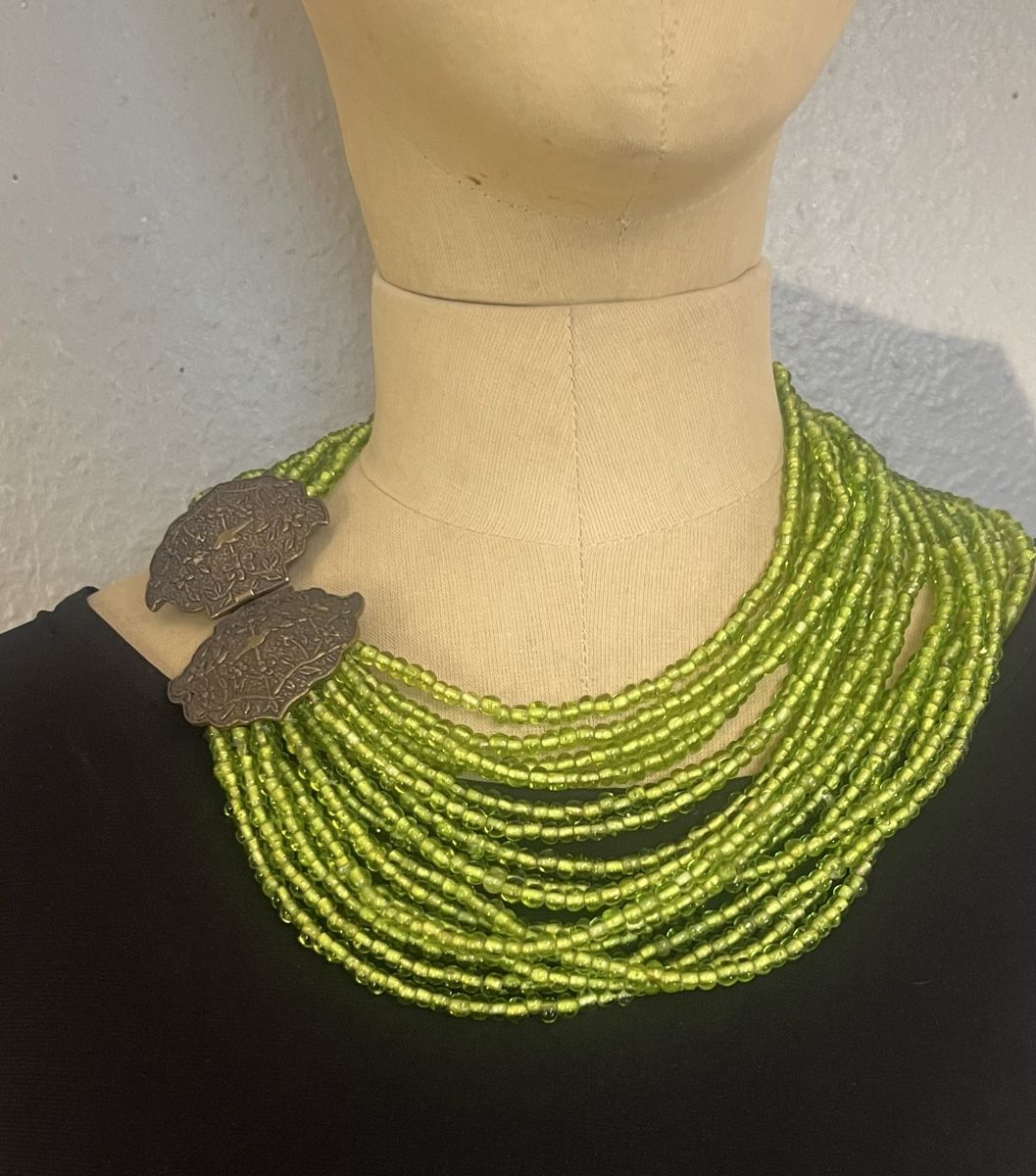 Catenine: Collier ANEHO Création  multirangs fermoir motifs oiseaux – Usato da Genève venduto da DELIRBEADS