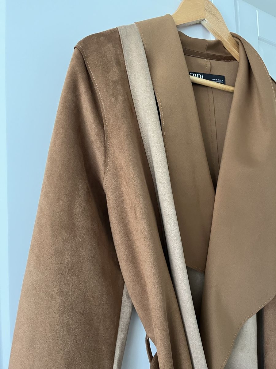 Zara Cappotti: Zweifarbiger Trenchcoat – Nuovo (secondo la descrizione) da Allschwil venduto da eyl_bb8q 2