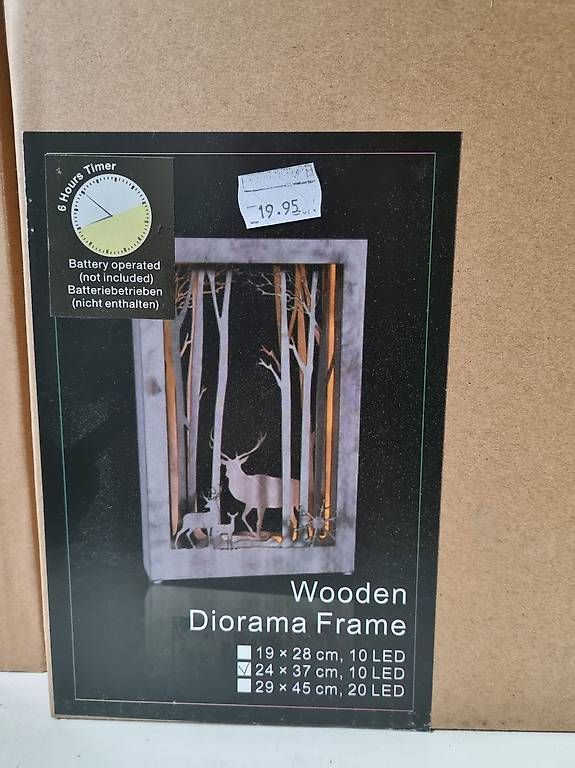 Tutte le decorazioni: Wooden Diorama Frame – Nuovo e nell'imballaggio originale da Oftringen venduto da Leleni