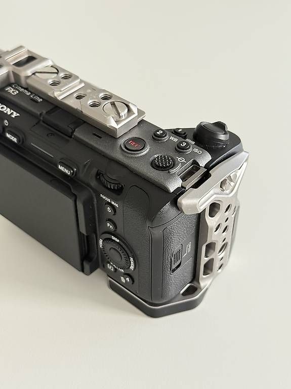Camcorder: Sony FX3 + Poignée XLR + Cage Tilta – Gebraucht aus Préverenges von lee_2wp6 2
