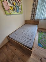 Einzelbett Holzoptik mit Lattenrost und Matratze