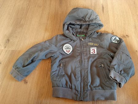 Kinder Jacke mit Kapuze grau gebraucht guter Zustand