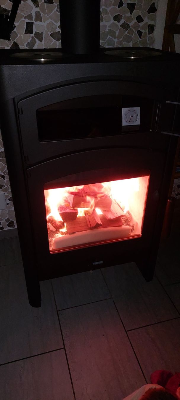 Stufe caminetto: Kaminofen mit Backfach und Warmhalteplatten – Usato da Bürglen UR venduto da KaiserS12 5