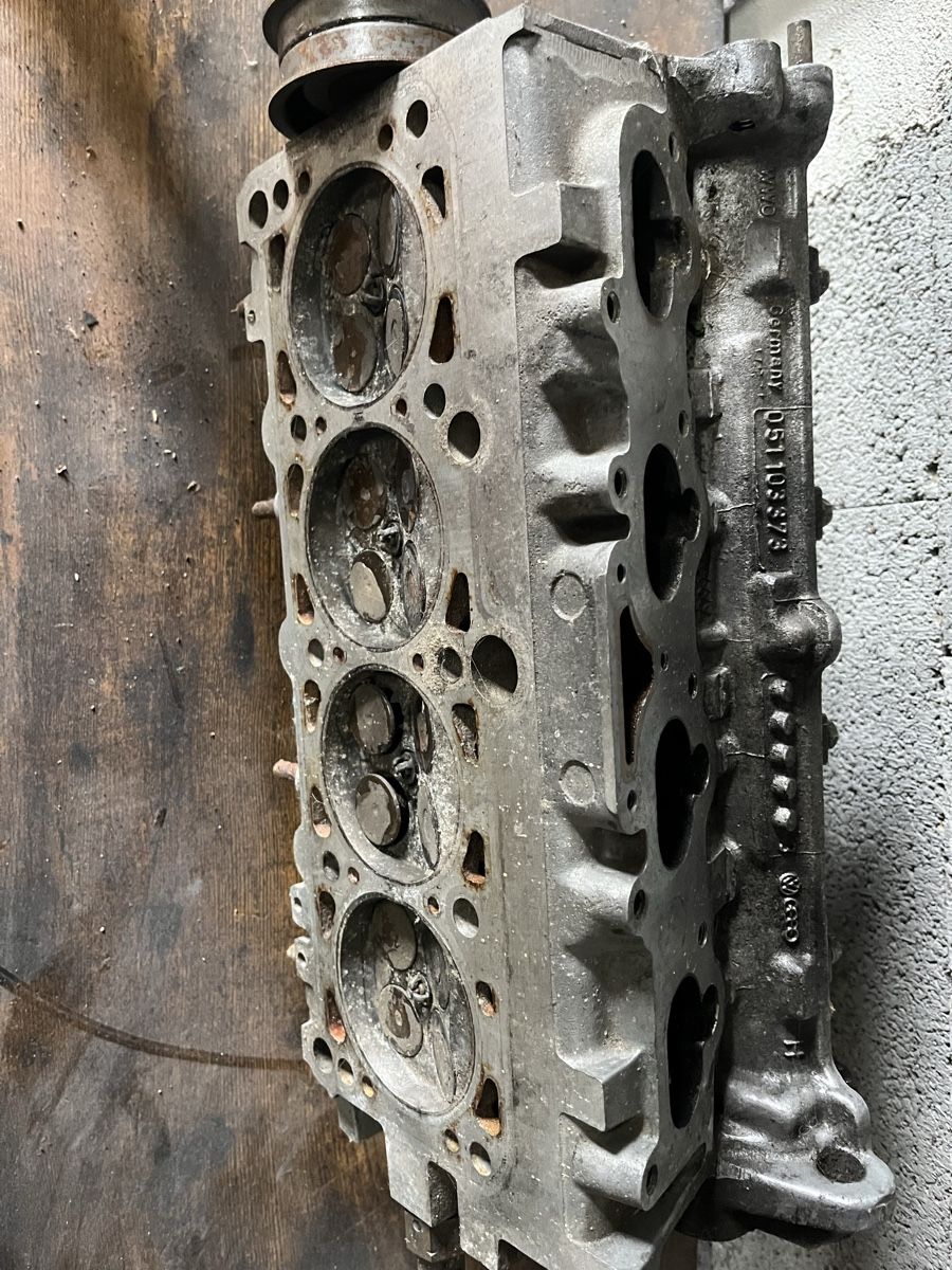 Volkswagen Tutti pezzi di ricambio auto: Zylinderkopf VW Golf Scirocco 16V – Usato da Lupfig venduto da ale_x9d8 4