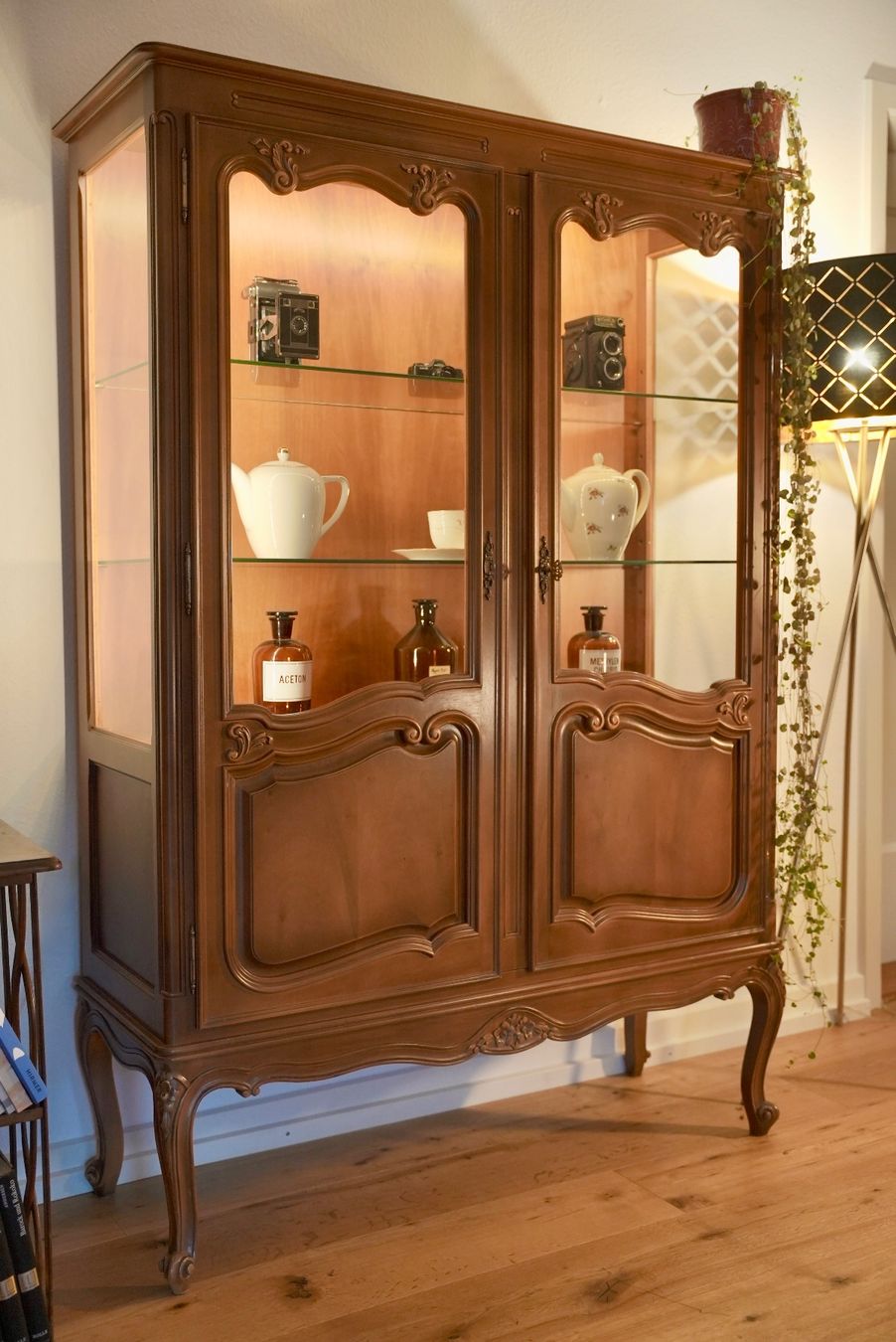 Vetrine: Elegante Vitrine Vintage – Usato da Winterthur venduto da _Tim_Tom_