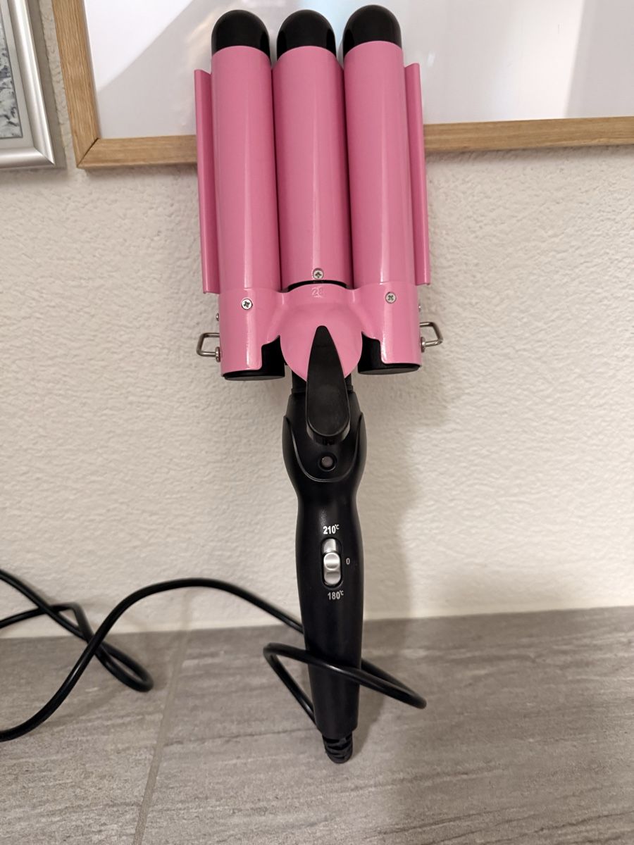 Lockenstäbe & Haarglätter: 3-BARREL HAIR WAVER PINK – Gebraucht aus Stallikon von haeppynessa 4