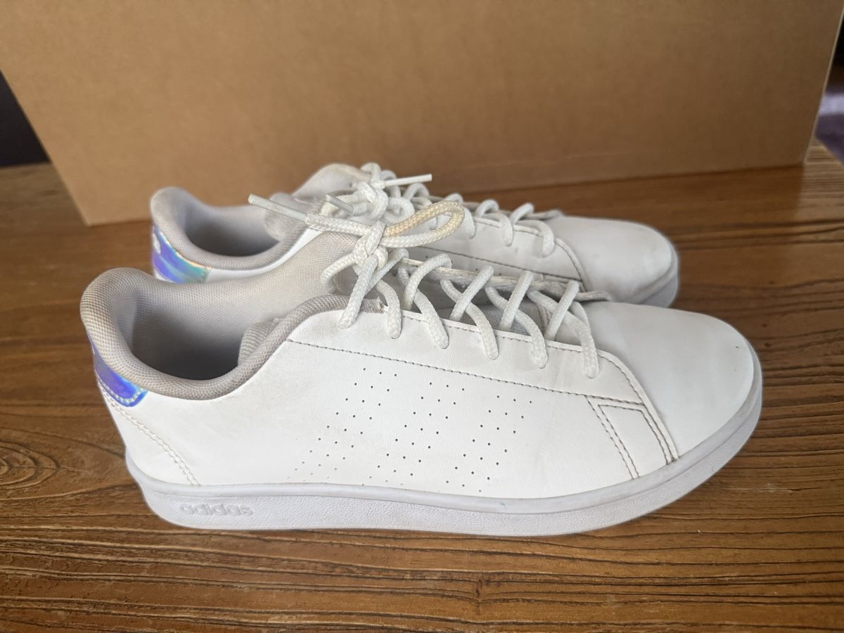 Adidas Damenschuhe: Adidas white sneakers. Size 37.5. Used – Gebraucht aus Veyrier von EleMast