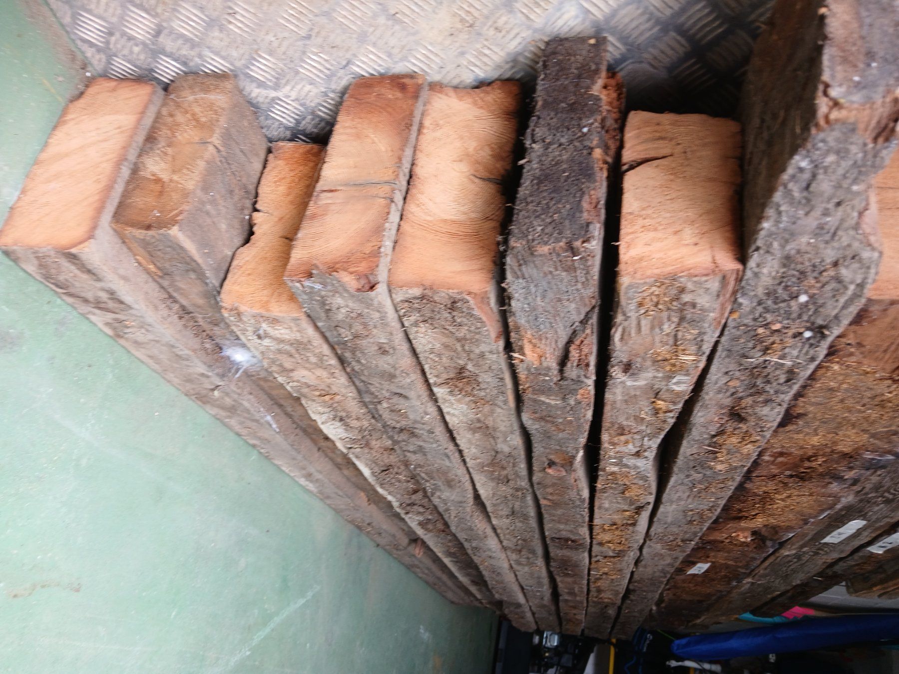 Articoli in legno: Rustikale Lärchenholzbalken – Usato da Zuchwil venduto da pedu79 2