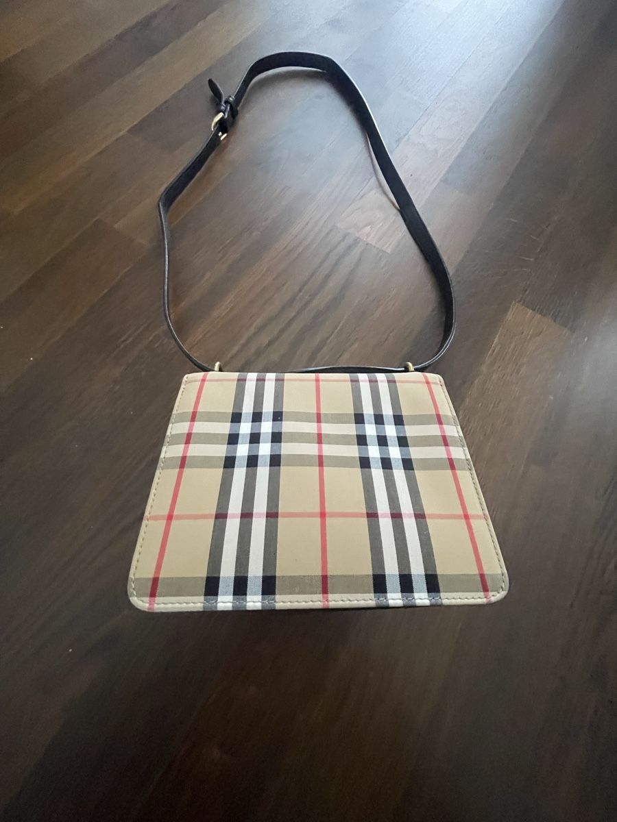 Burberry Taschen für Damen: Burberry D-Ring Tasche, Vintage Stil - ein Klassiker! – Gebraucht aus Winterthur von man_8lqn 4