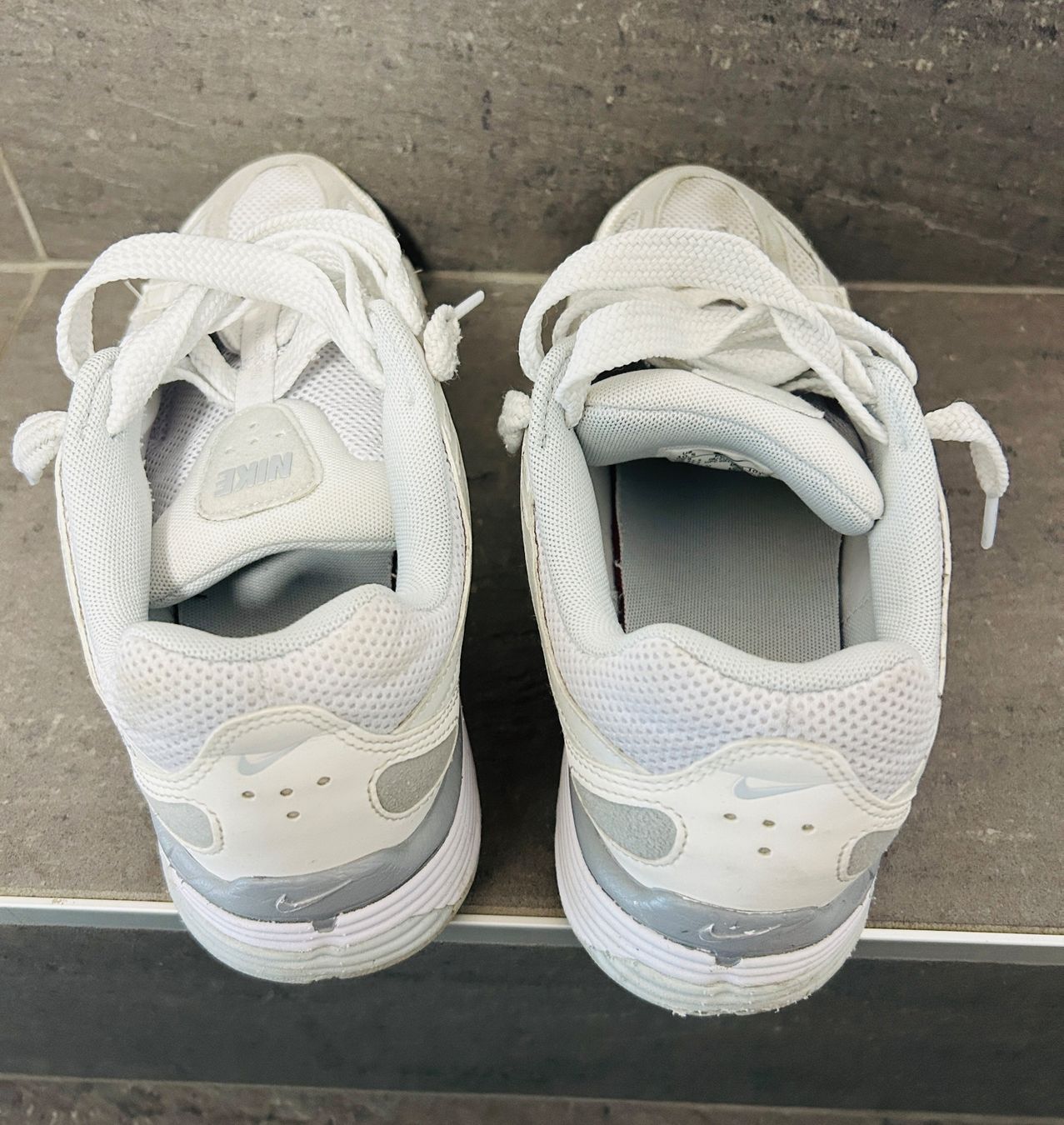 Nike Scarpe da uomo: Nike P-6000 weiss Gr. 42.5 – Usato da Visp venduto da I.G.-1909- 3
