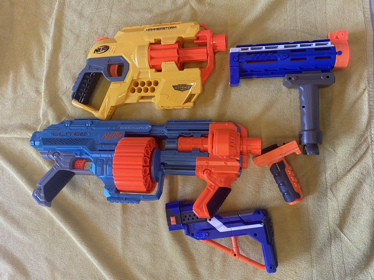 Nerf Jouets: 2 Nerf & Zubehör – D'occasion à Tägerig par oiluig83