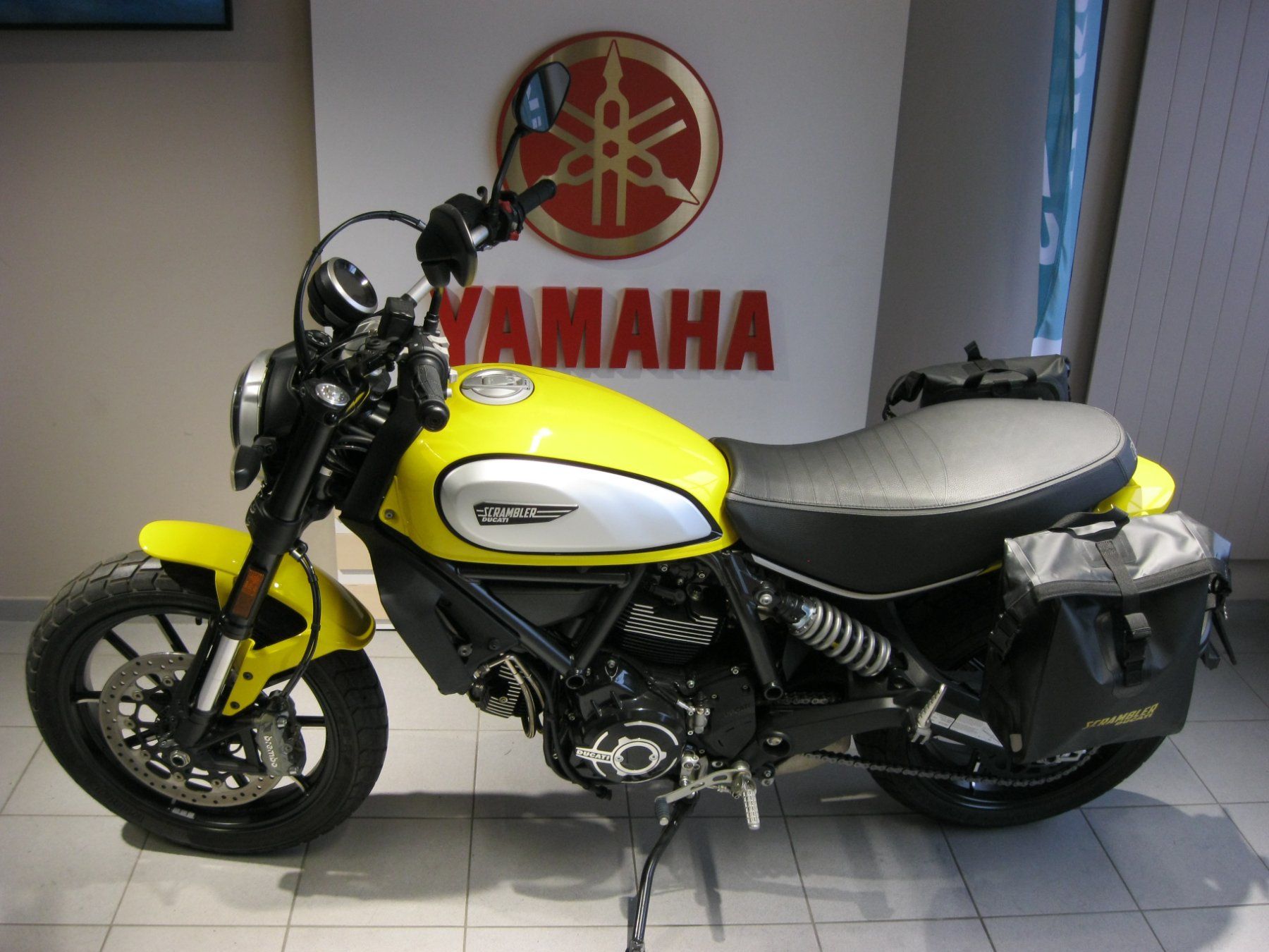 Ducati Strada: Ducati Scrambler 800 Classic ABS – Usato da Neftenbach venduto da Zecchini-Motos 1