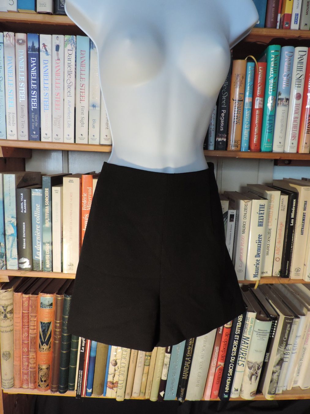 Zara Pantaloni: short noir souple – Usato da Genève venduto da Axelle333 8