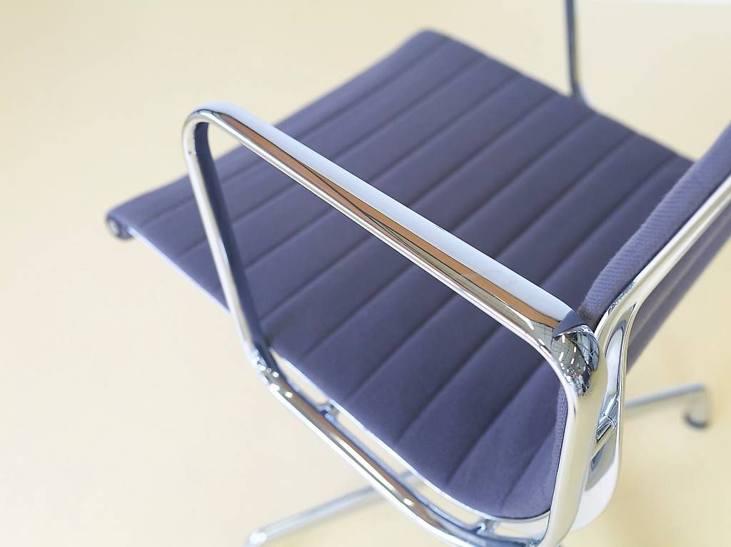 Chaises: Vitra Eames Stühle EA108, Stoff & drehbar – D'occasion à Meinisberg par atelier_TILIJA 8