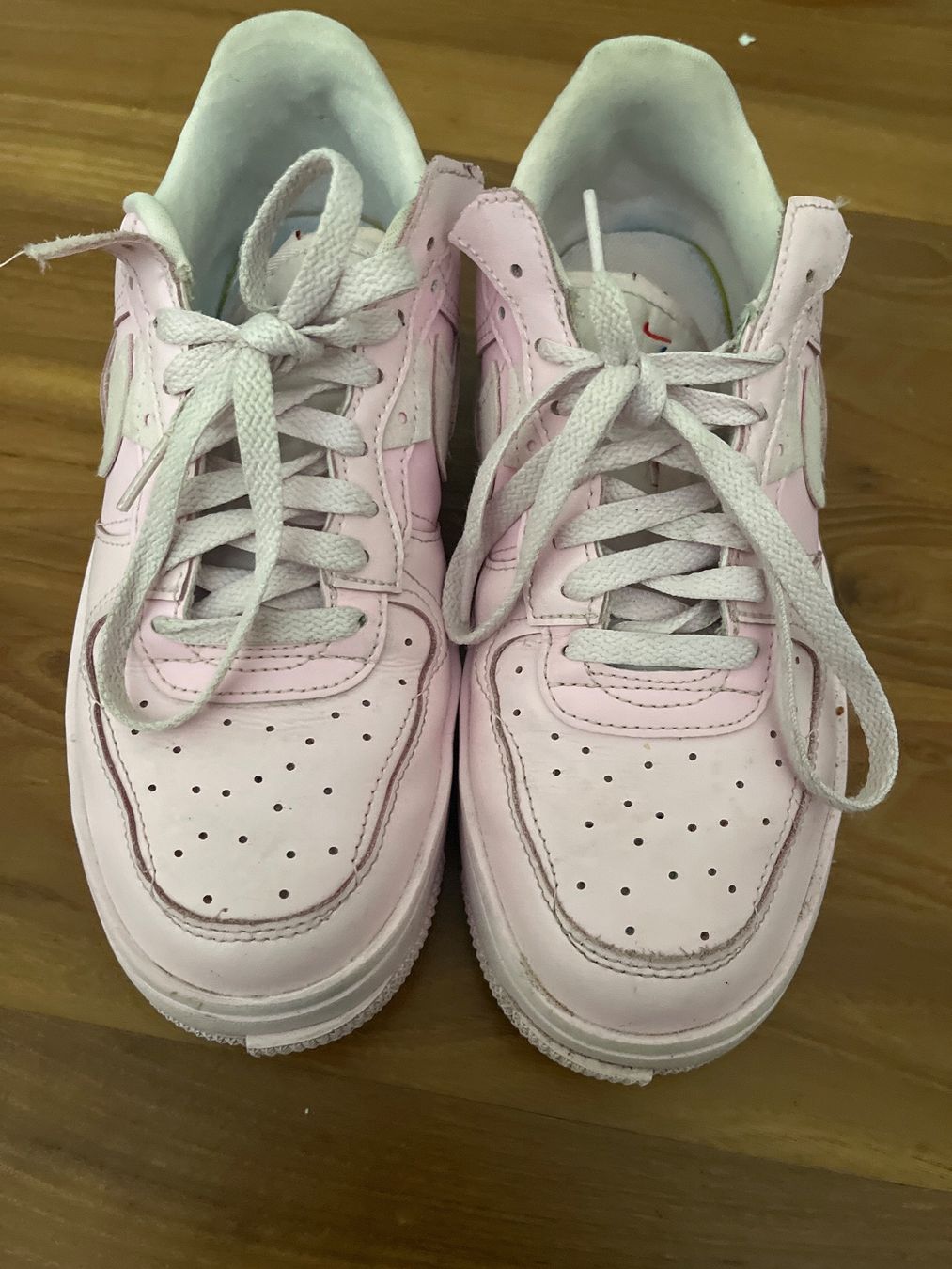 Chaussures femmes: Nike Valentins air force 1 – D'occasion à Frauenfeld par Lollipop77