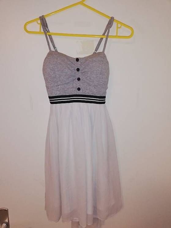 Vestiti: Sommerkleid grau-weiss Gr. XS – Usato da Flawil venduto da Haekelwunsch.ch