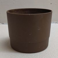 brauner Pflanzenübertopf