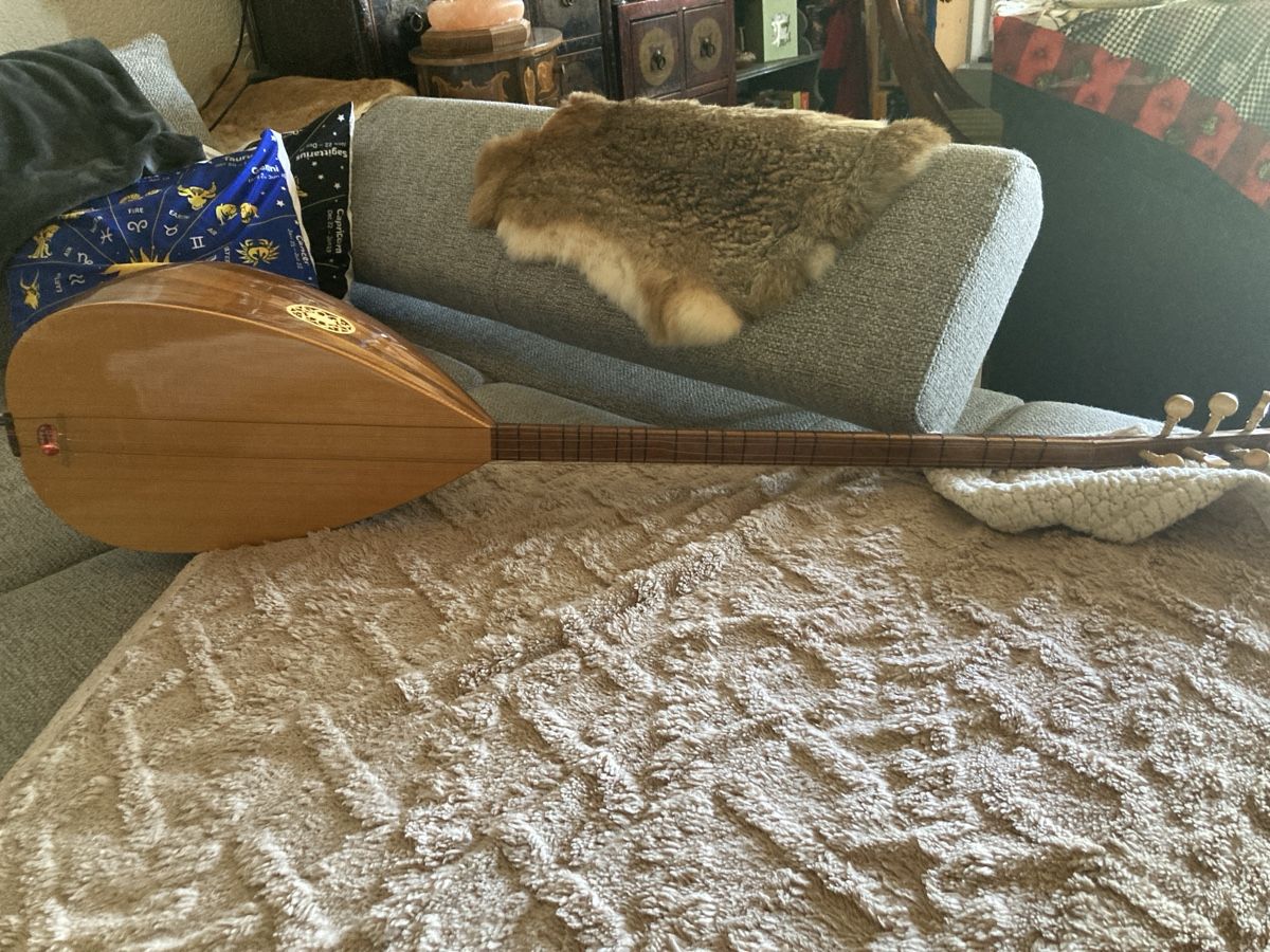 Strumenti musicali: Baglama saz turc traditionnel – Usato da Bursinel venduto da SeveralLives 1