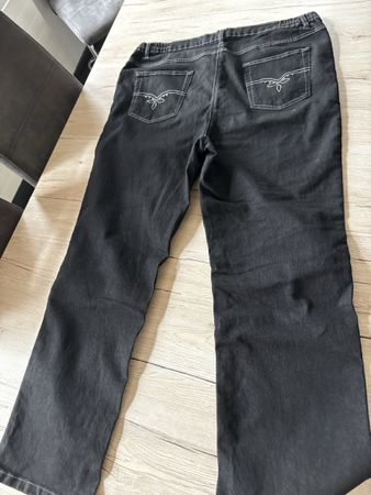 Schwarze Damen Jeans Gr. 50 zu verkaufen. Top Zustand!